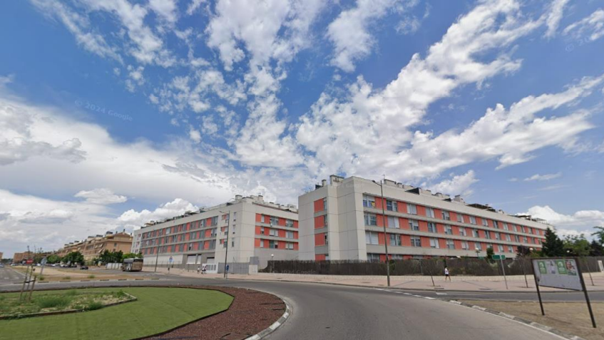 Edificio residencial de 486 viviendas y 586 garajes en la calle Planeta Urano 90, Parla, Madrid.